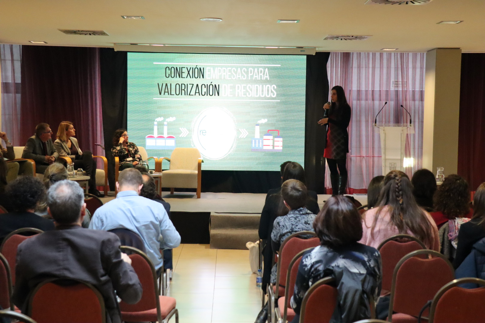 Participando en charlas, eventos y otras colaboraciones